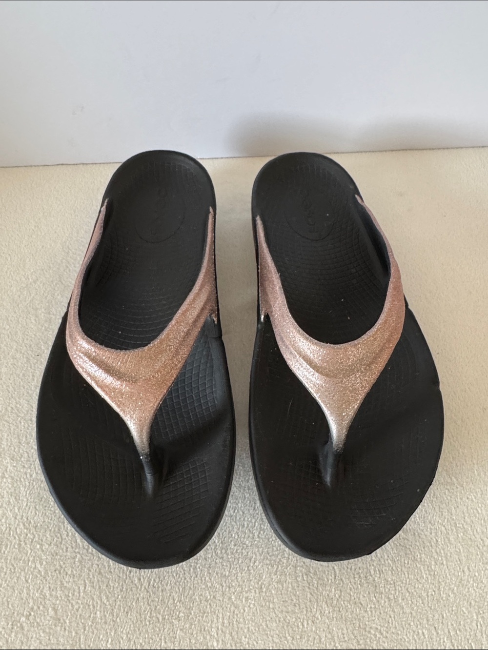 OOFOS flip flops